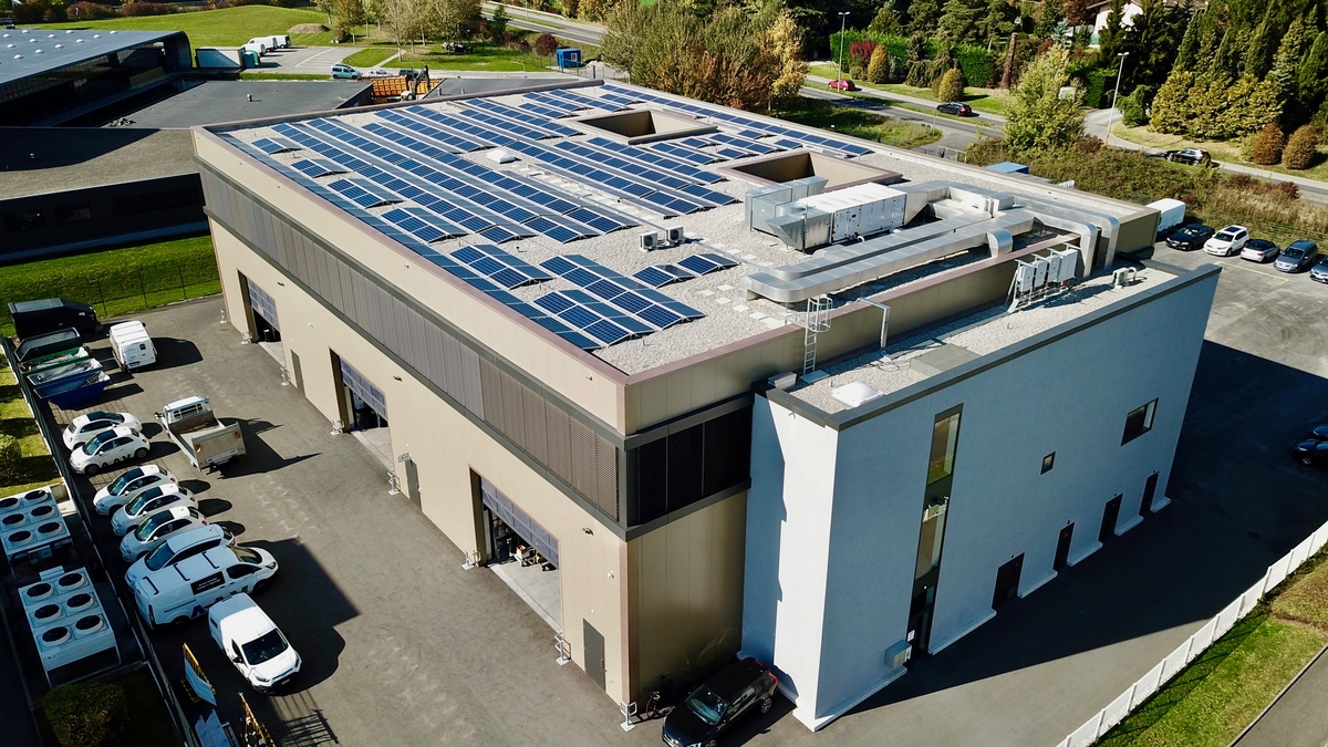 DCIM100MEDIADJI_0085.JPG AAV Contractors produit 85 % de son énergie grâce au solaire