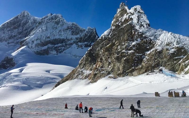 Attirer l’attention sur le changement climatique en créant la plus grande carte postale du monde
