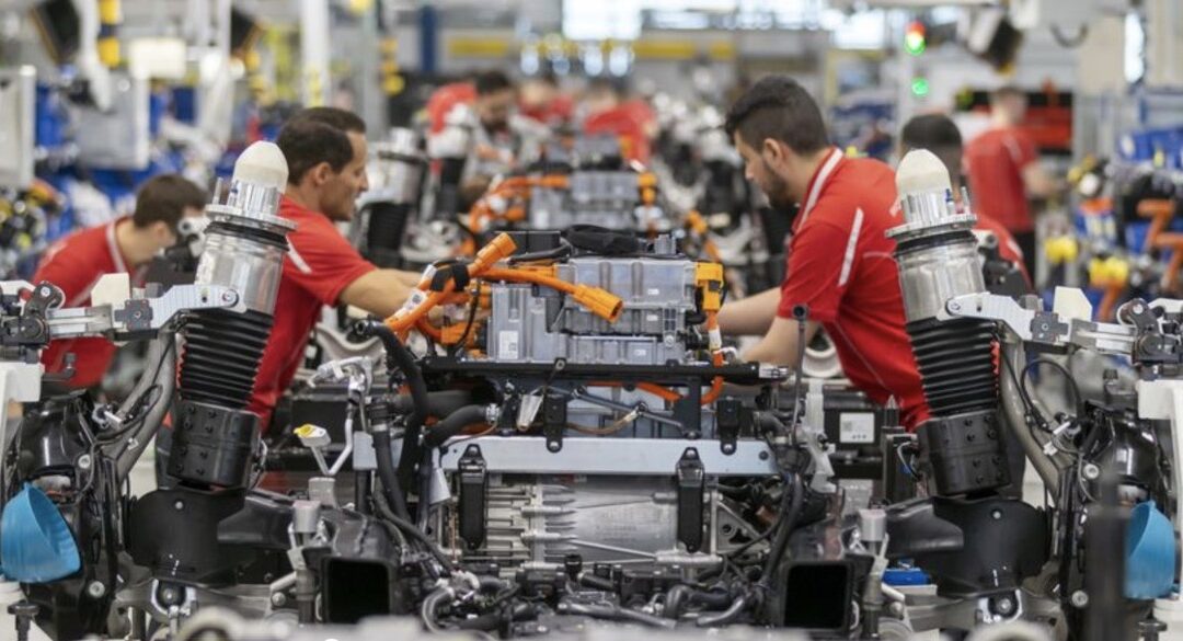 Les voitures électriques consomment nettement moins de matières premières