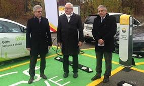 Electromobilité : les premières bornes de recharge sortent de terre au P+R de Bernex